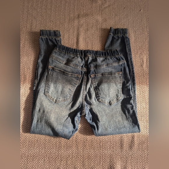 Hollister Relaxed Fit Blue Jeans - Picture 5 of 6